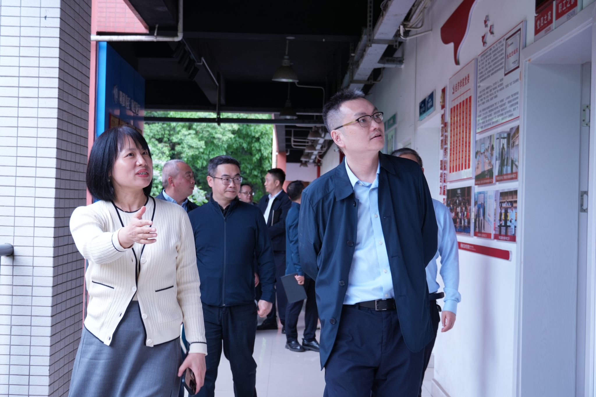 温涛校长带队到新葡萄8883官网AMG、金融学院开展学科、专业及一体化建设4.JPG